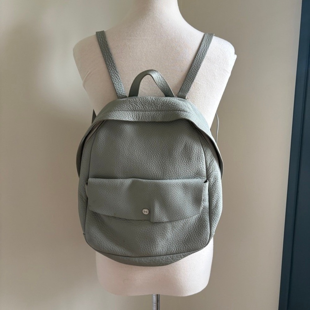 Skagen Gray Leather Backpack Pebbled Texture Front Pocket Adjustable Straps